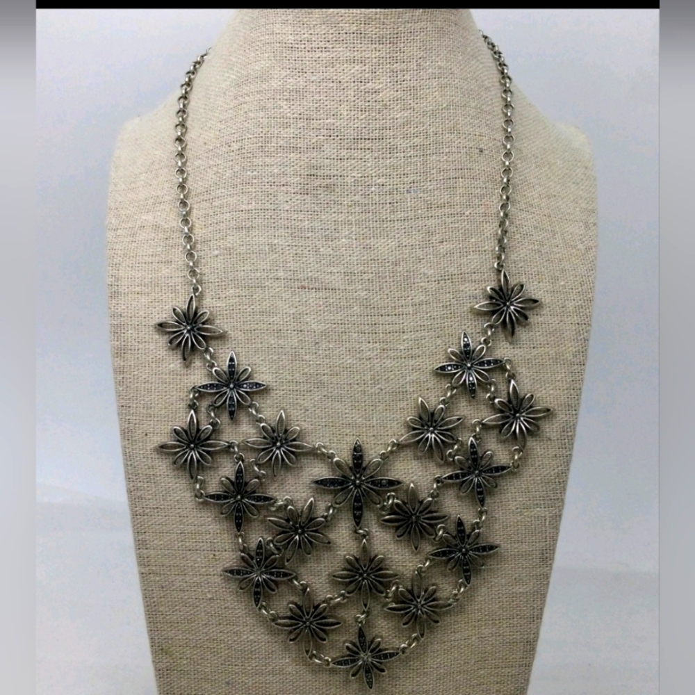 Lucky Brand Silvertone Floral Bib Statement Necklace EUC 16"